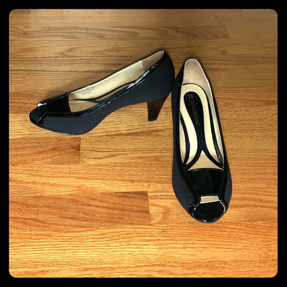 Elegant and comfortable patent mix heels